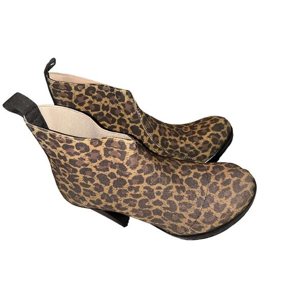 SAN MIGUEL SHOES Leopard STRETCH FABRIC ANKLE BOOTIES SIZE 6/7 - Picture 2 of 11